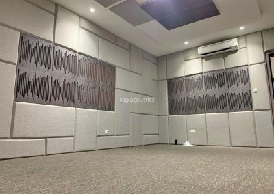 pemasangan panel akustik studio multimedia