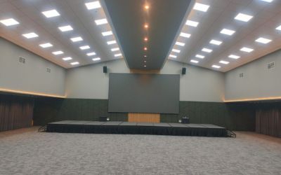 Pekerjaan Akustik Auditorium Sekolah SIS Jakarta Timur | Solusi Ruangan Nyaman & Profesional